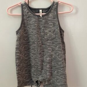 Riley & Crew 3-6 Months Grey and White Wave Romper